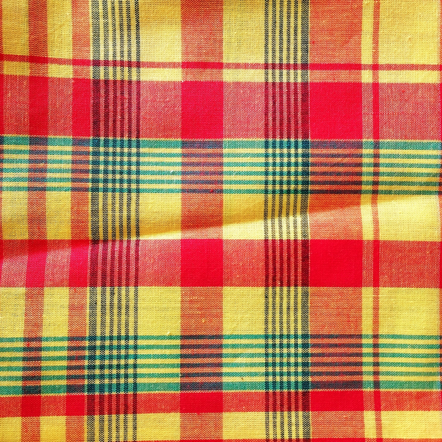 Petit éventail Madras bois ciselé