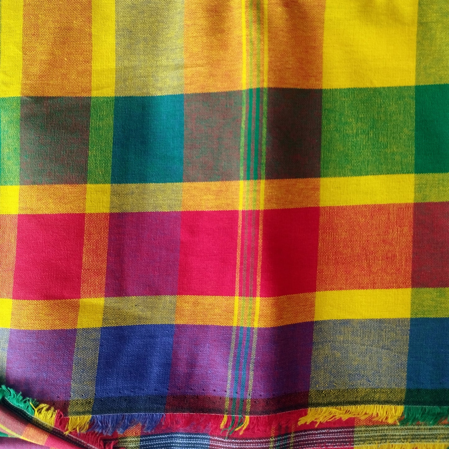 Petit éventail Madras bois ciselé